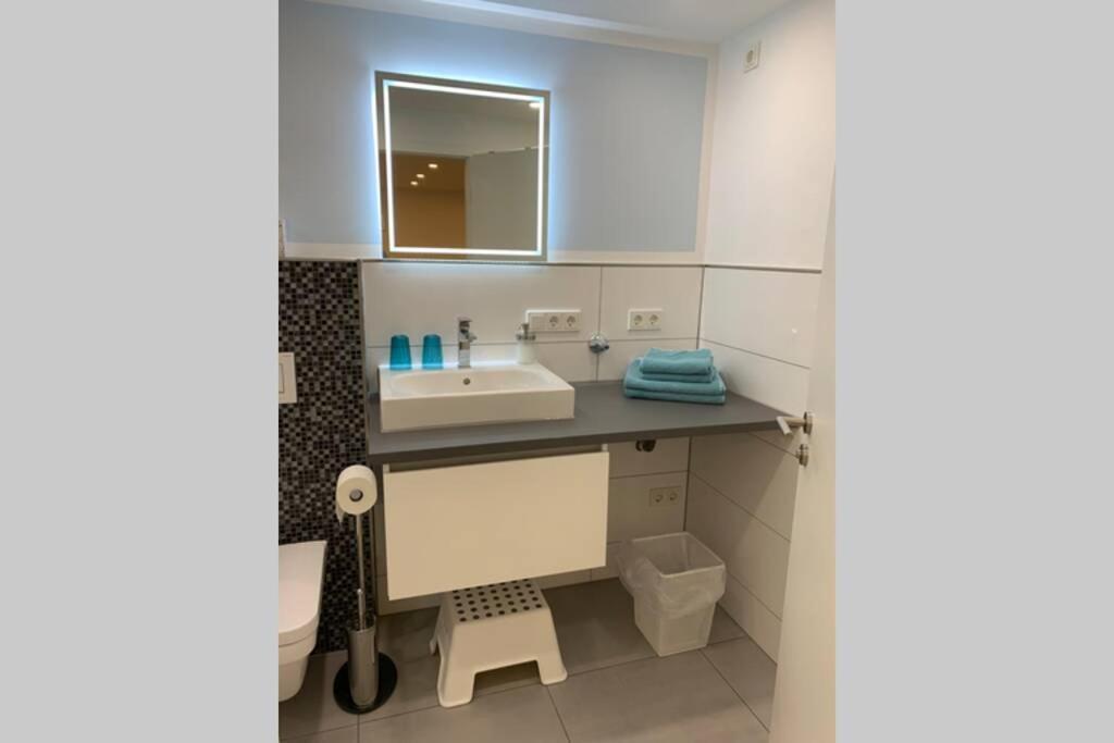 Modern Business Apartment: Central Bonn with Parking Exterior photo